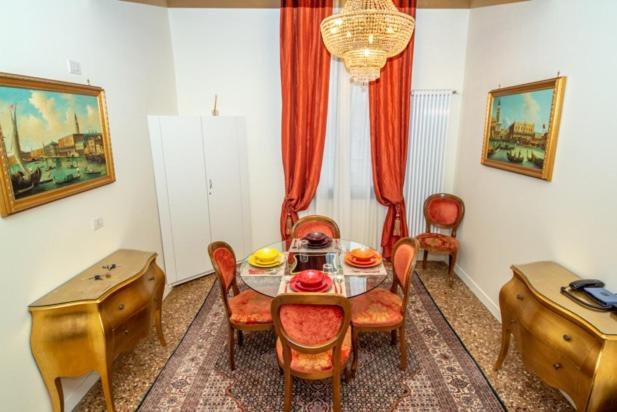 Luxury Apartment San Marco Experience Venesia Bagian luar foto