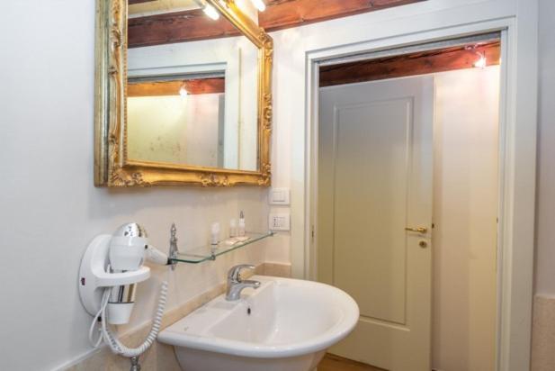 Luxury Apartment San Marco Experience Venesia Bagian luar foto